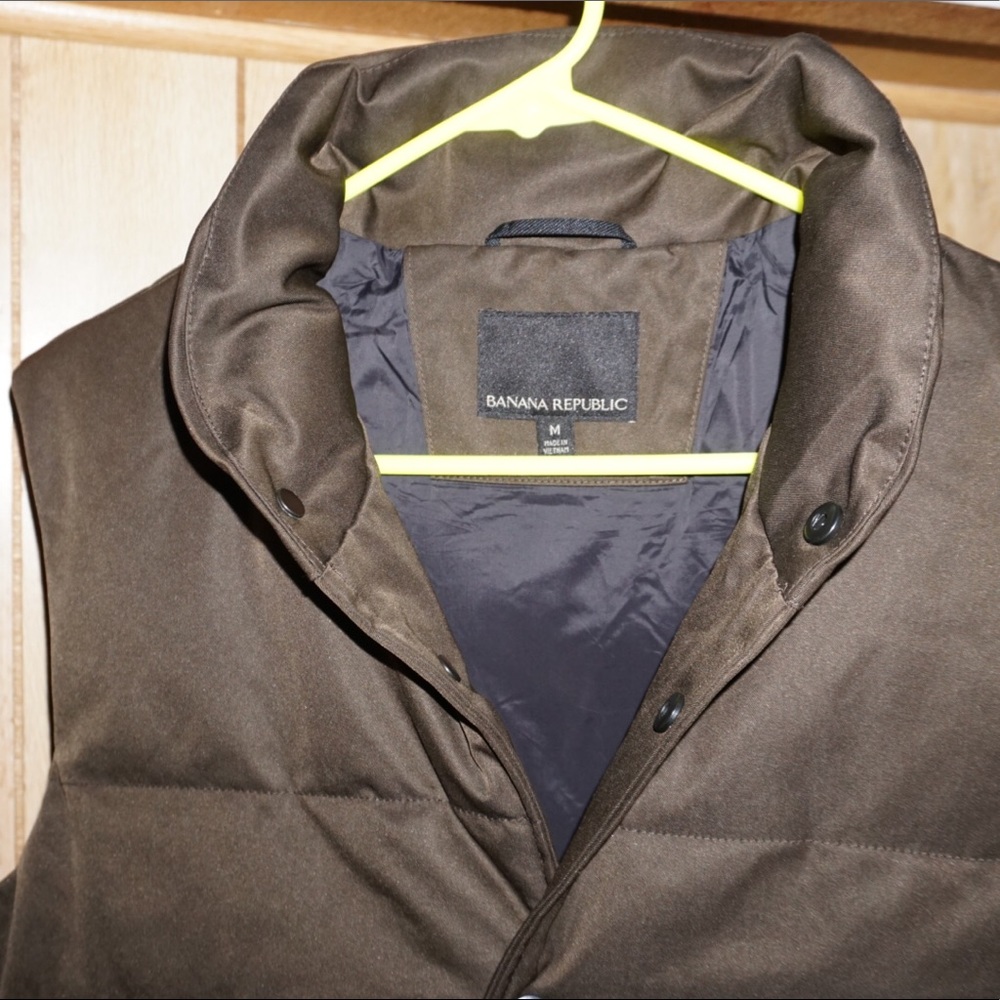 SOLD - Banana Republic men’s puffer vest